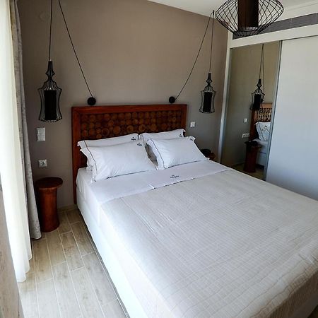 Hatzoudis Luxury Suites Chrysi Ammoudia Bagian luar foto
