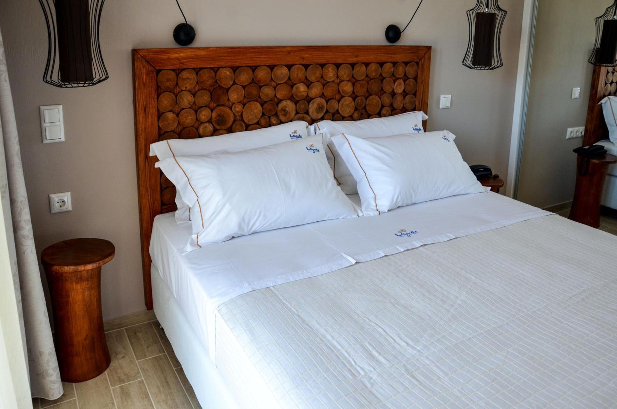 Hatzoudis Luxury Suites Chrysi Ammoudia Bagian luar foto