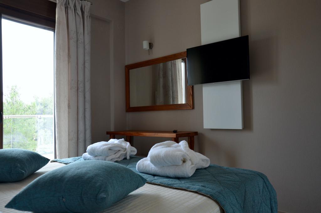 Hatzoudis Luxury Suites Chrysi Ammoudia Bagian luar foto