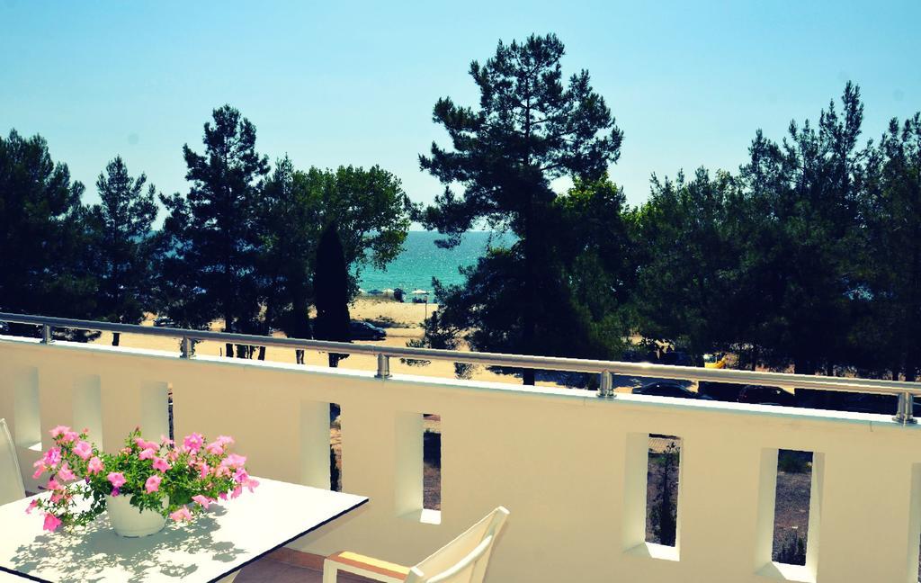 Hatzoudis Luxury Suites Chrysi Ammoudia Bagian luar foto